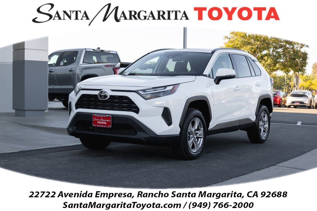 2025 Toyota RAV4 XLE's photo