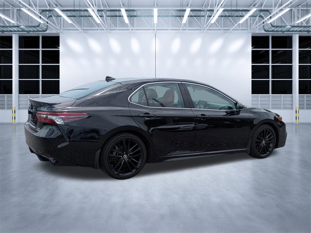 2022 Toyota Camry Hybrid XSE photo 2