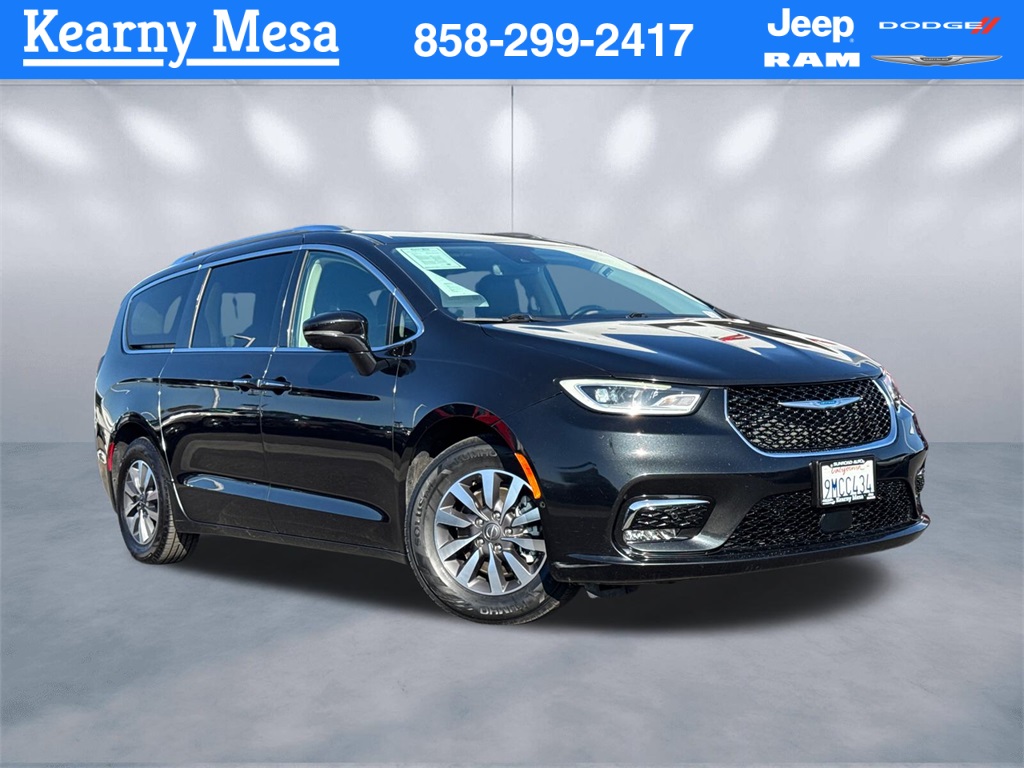 2021 Chrysler Pacifica Hybrid Touring L's photo