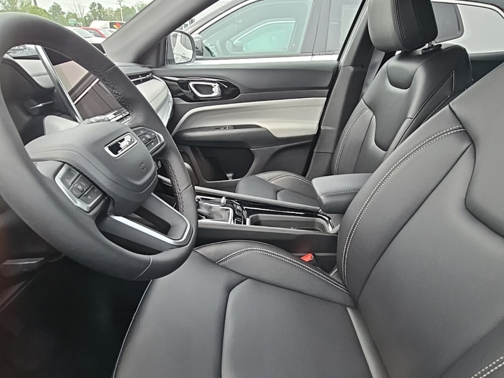 2025 Jeep Compass Limited photo 3