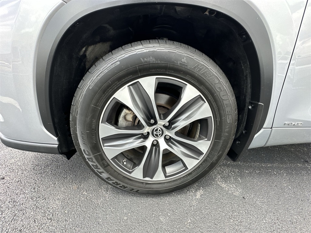 2021 Toyota Highlander Hybrid XLE photo 10