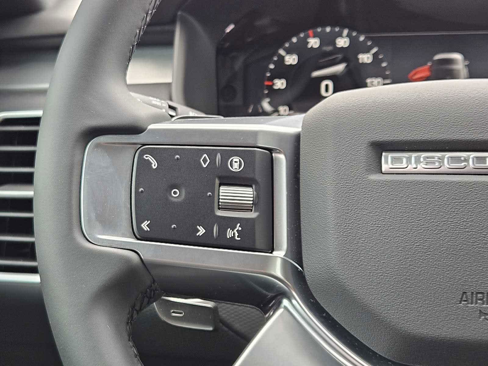2025 Land Rover Discovery SE photo 28