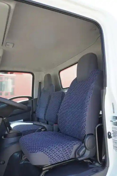 2024 Isuzu NPR photo 4