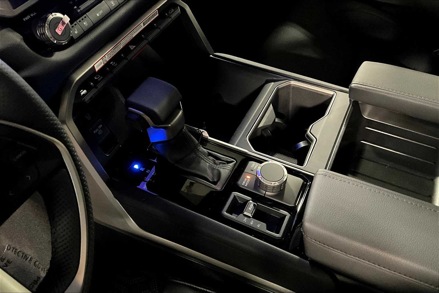 2025 Toyota Tundra Limited CrewMax photo 7