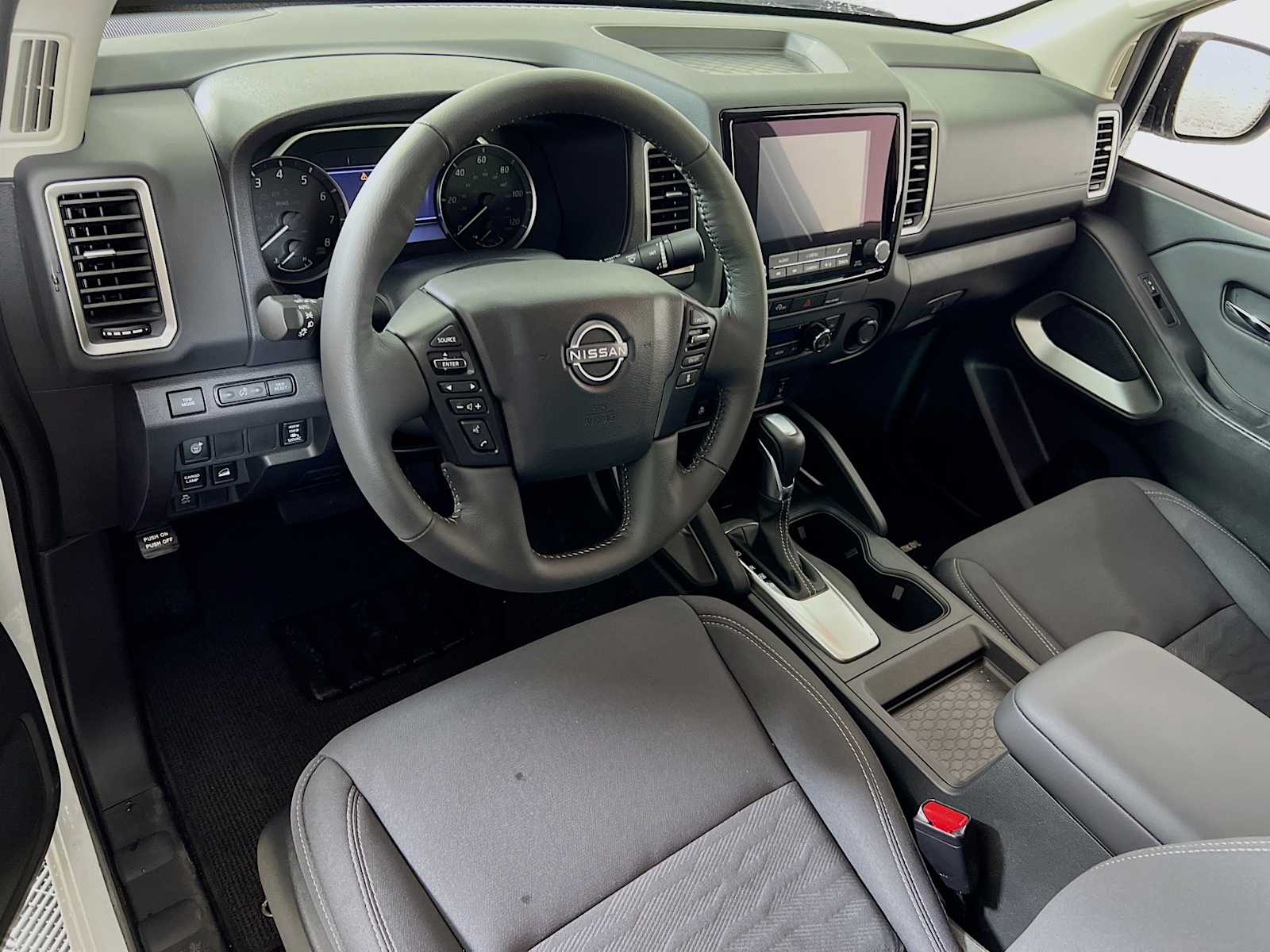 2024 Nissan Frontier SV photo 7