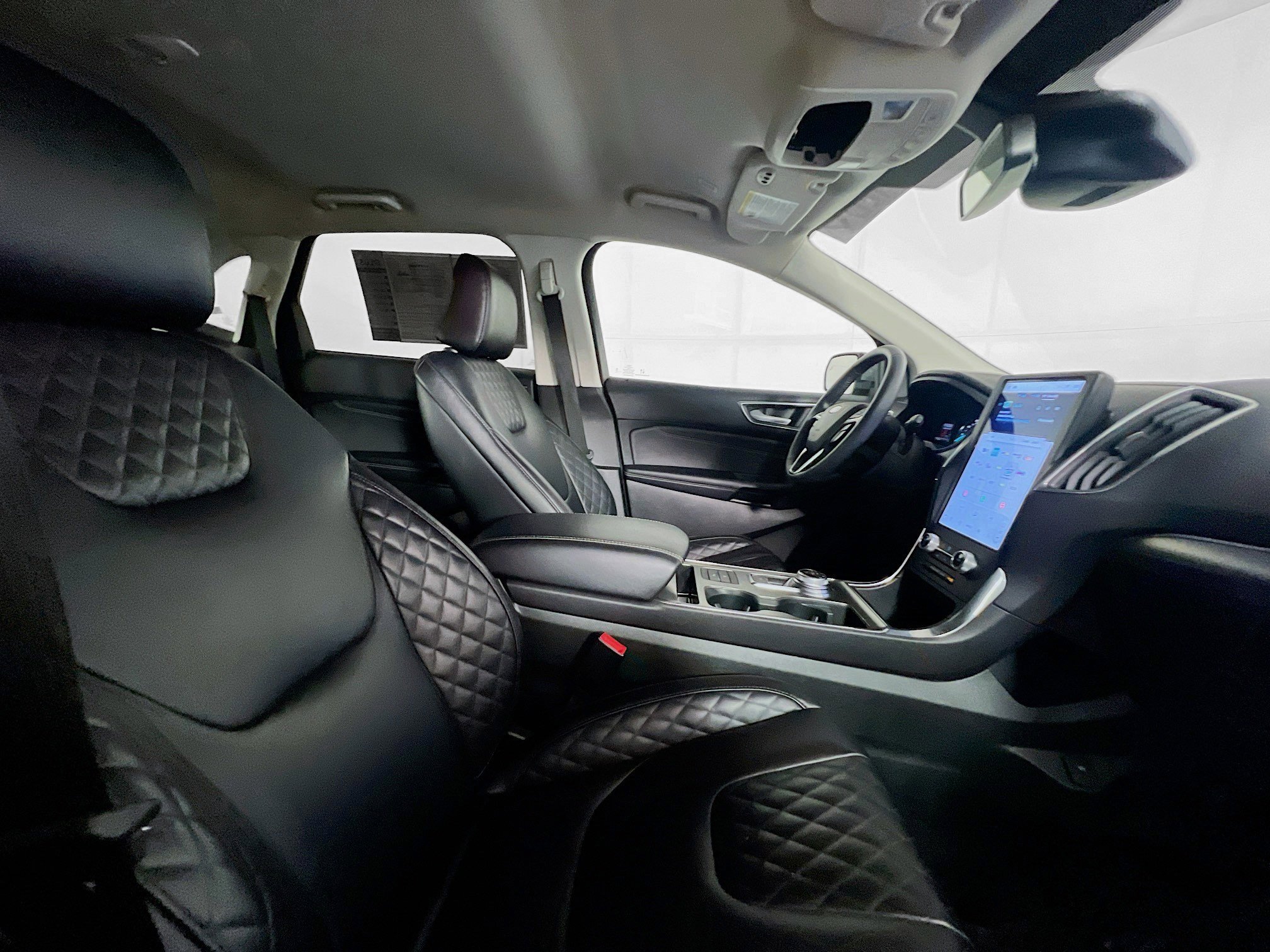 2024 Ford Edge Titanium photo 28