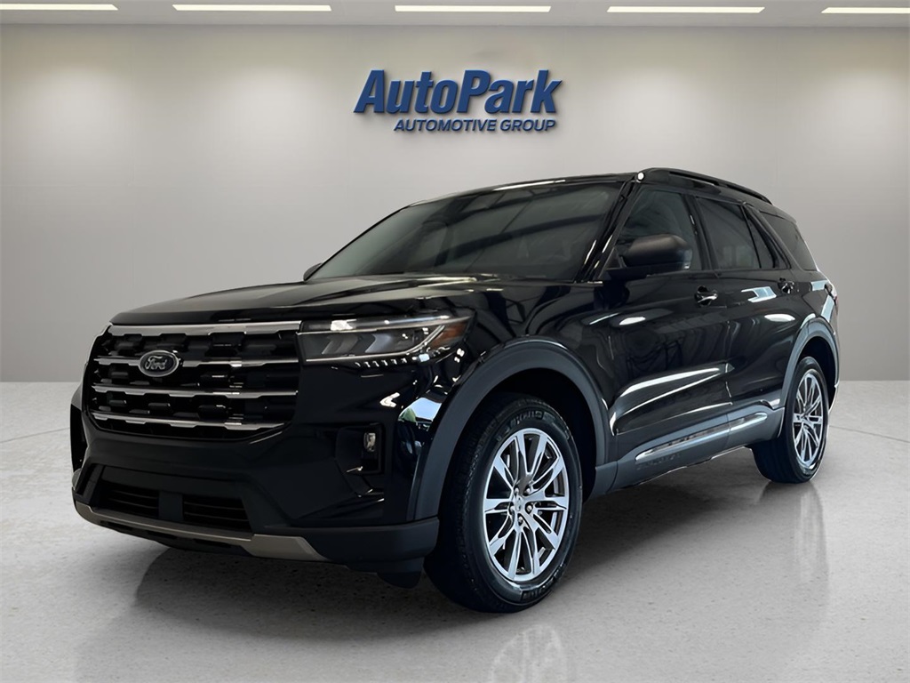 2025 Ford Explorer photo 3