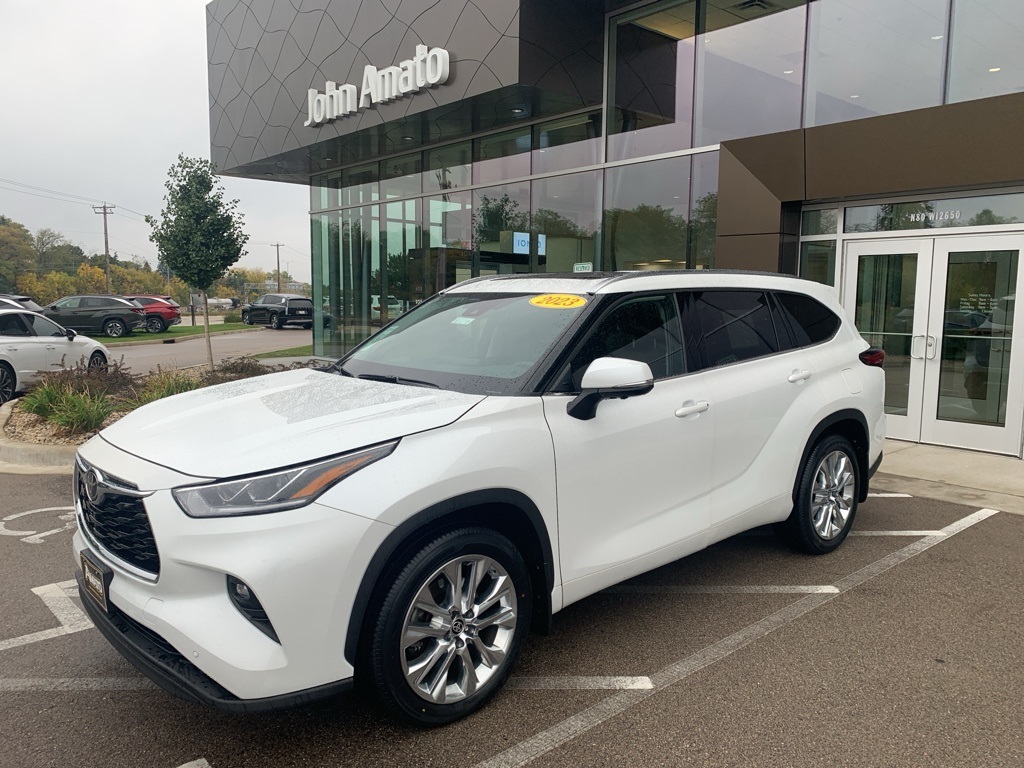 2023 Toyota Highlander Limited's photo