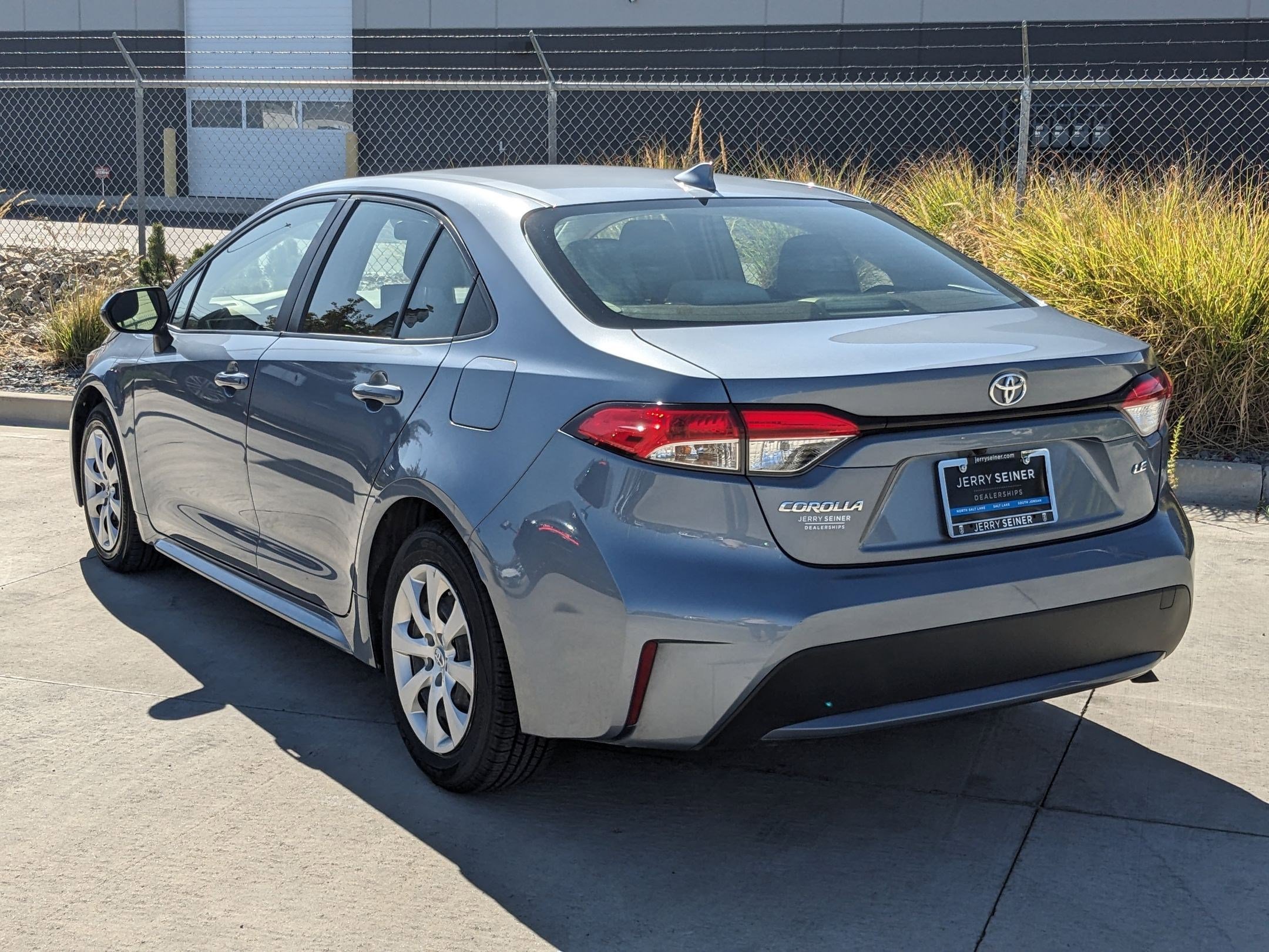 2022 Toyota Corolla LE photo 3