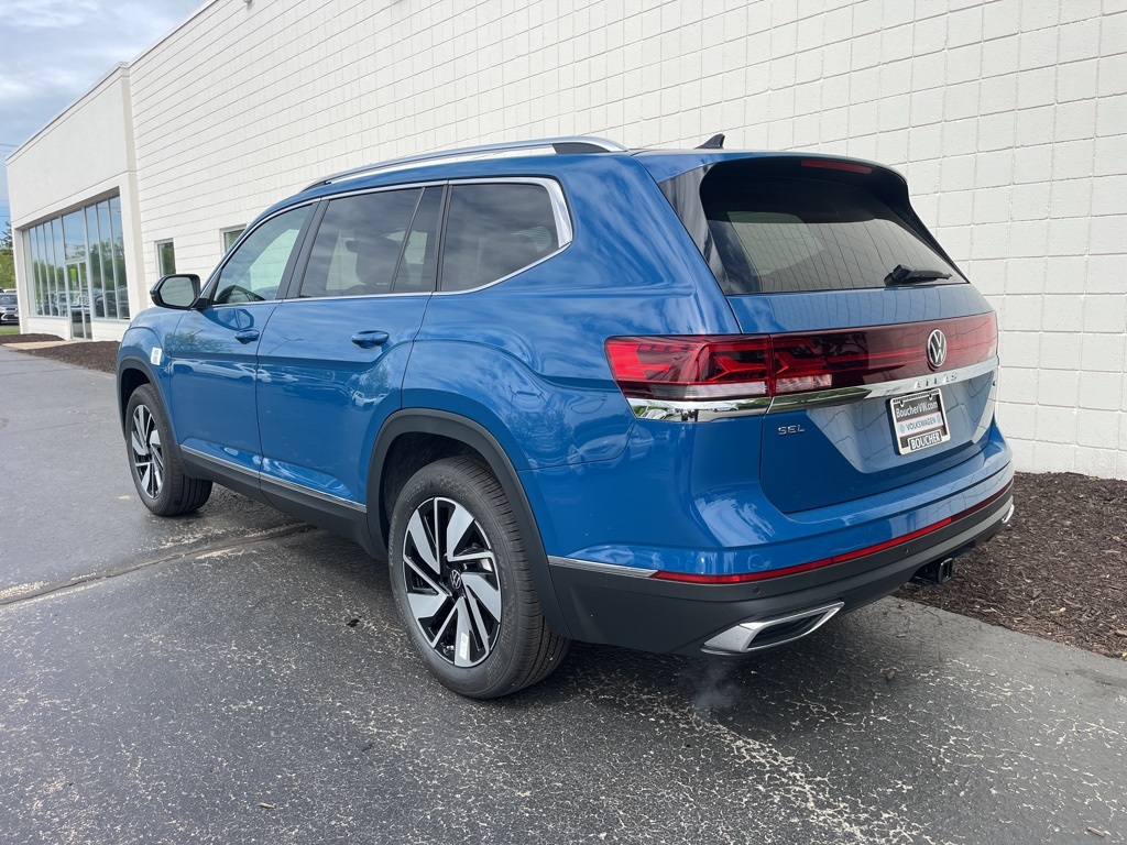 2025 Volkswagen Atlas SEL photo 3