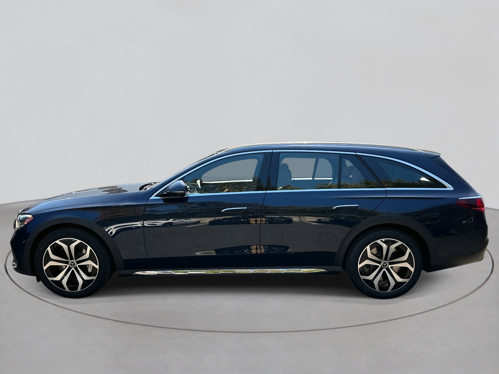 2026 Mercedes Benz E 450 4MATIC All-Terrain Wagon photo 2