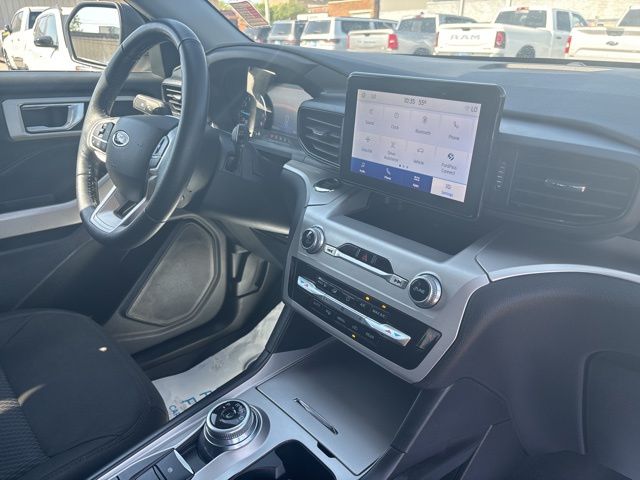 2022 Ford Explorer XLT photo 32
