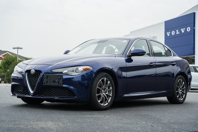2019 Alfa Romeo Giulia Base photo 2