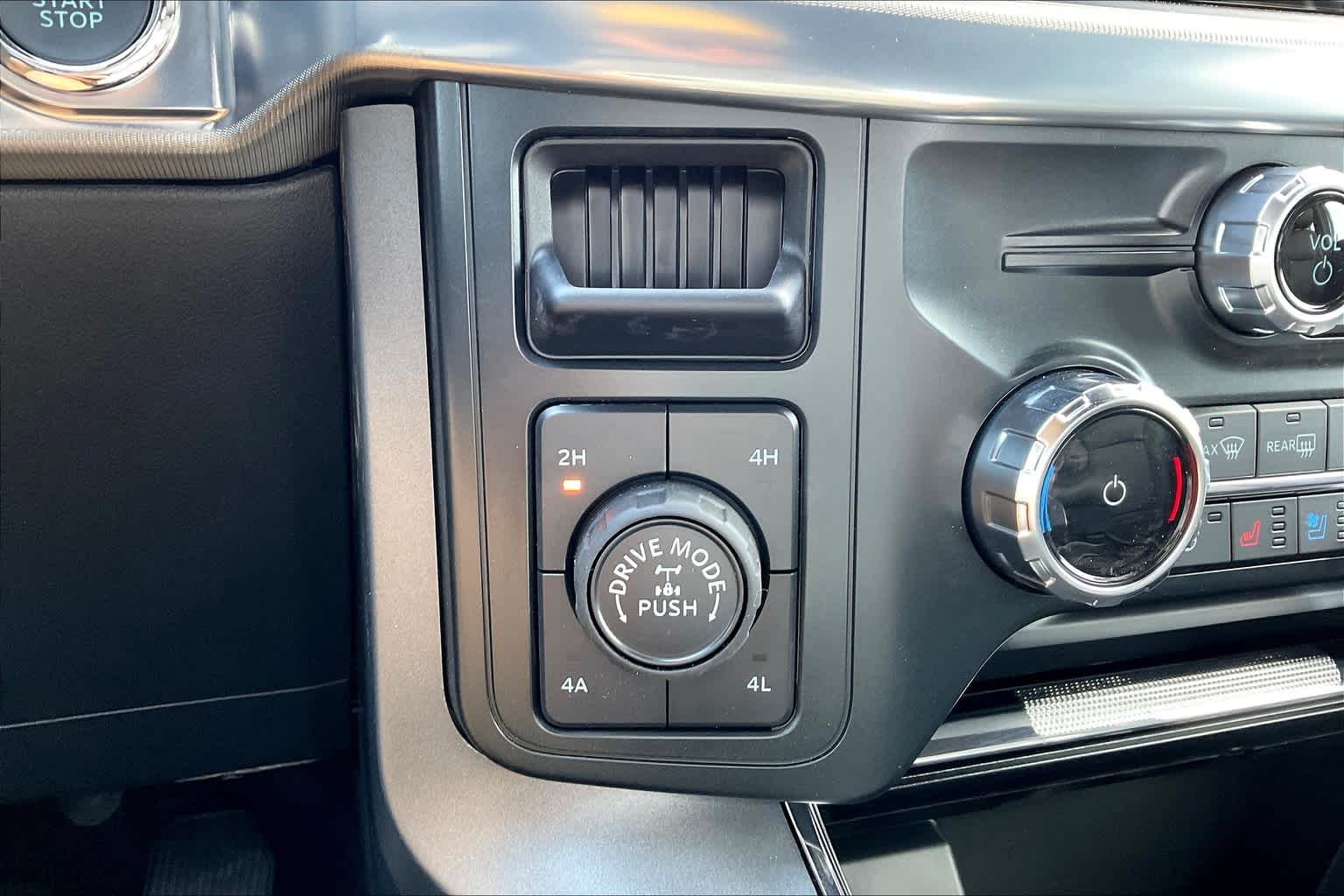 2025 Ford F-150 Lariat photo 17