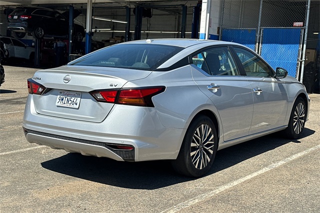 2024 Nissan Altima SV photo 3