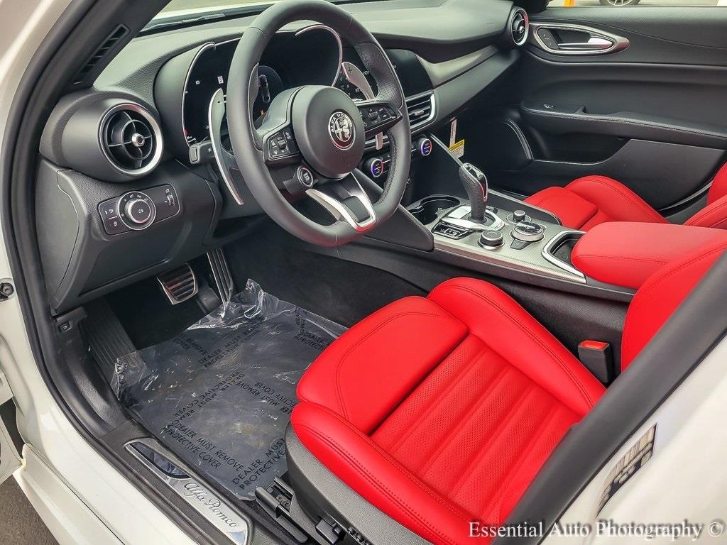 2025 Alfa Romeo Giulia Base photo 9
