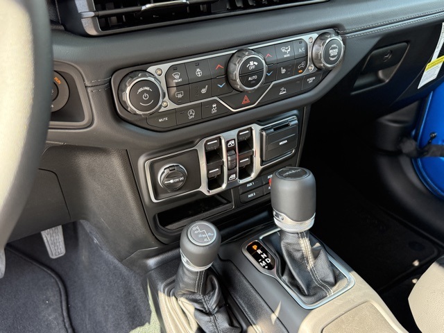 2025 Jeep Gladiator Sport photo 19