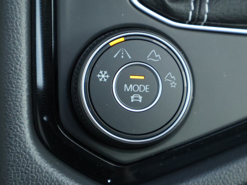 2025 Volkswagen Taos S photo 33