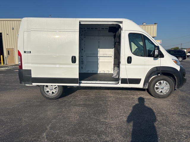 2025 Ram ProMaster 1500 SLT Cargo Van High Roof photo 2