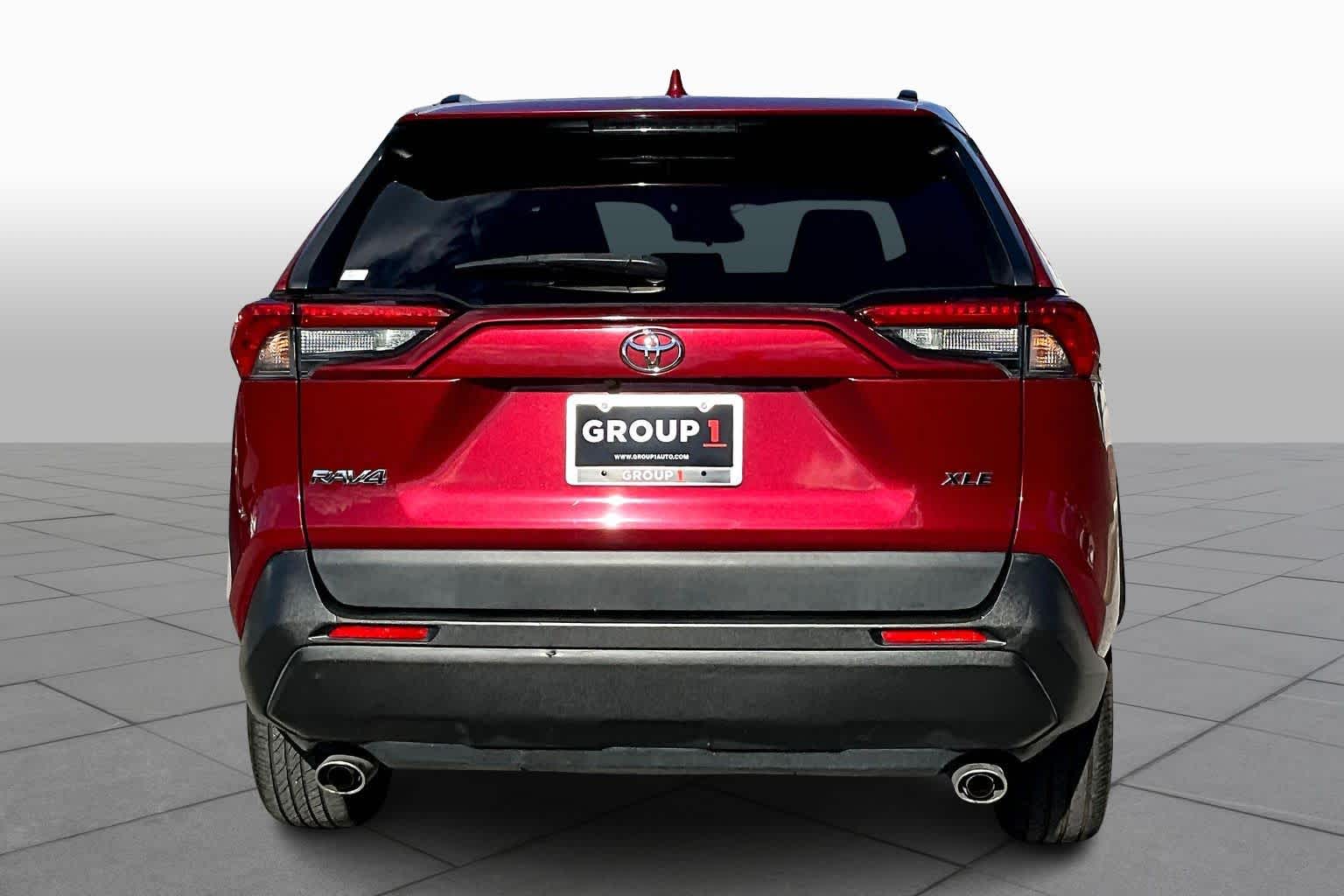 2019 Toyota RAV4 XLE photo 4