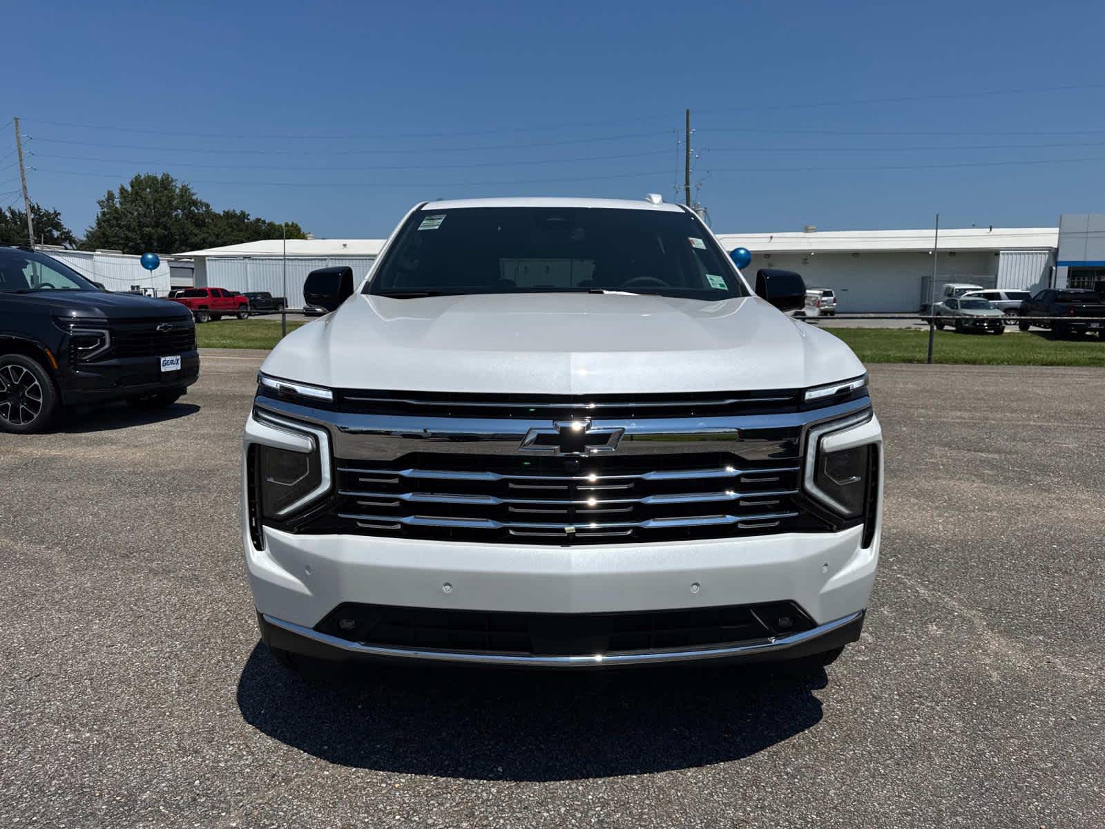 2025 Chevrolet Suburban Premier photo 3