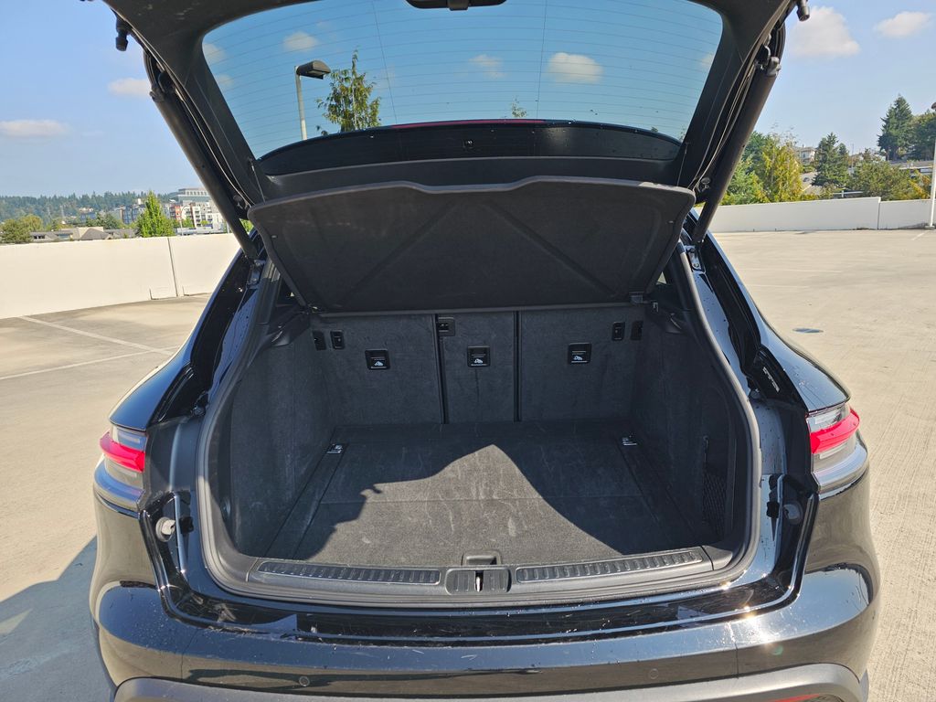 2024 Porsche Macan T photo 16