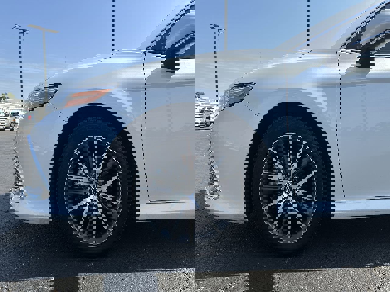 2022 Toyota Camry Hybrid XLE photo 32