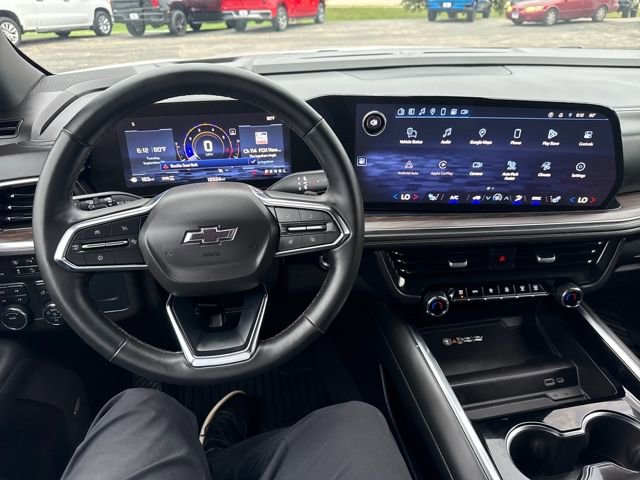 2025 Chevrolet Suburban Z71 photo 13
