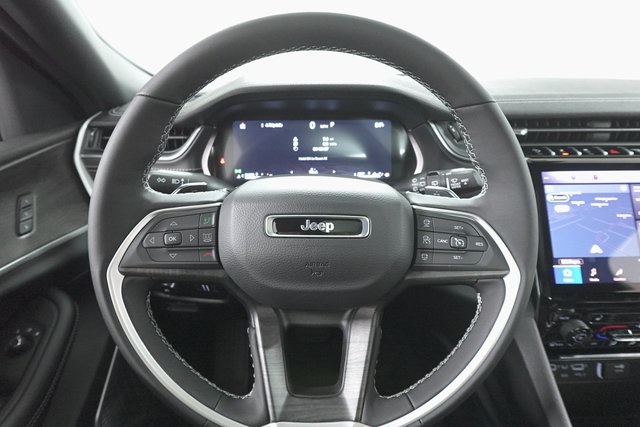 2025 Jeep Grand Cherokee Limited photo 13