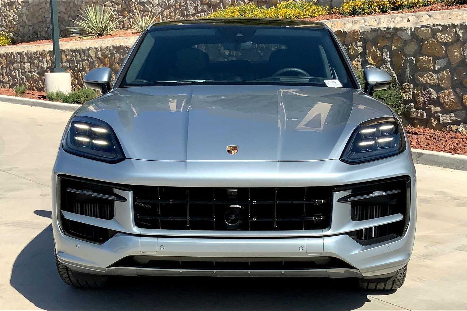 2025 Porsche Cayenne GTS Coupe photo 10