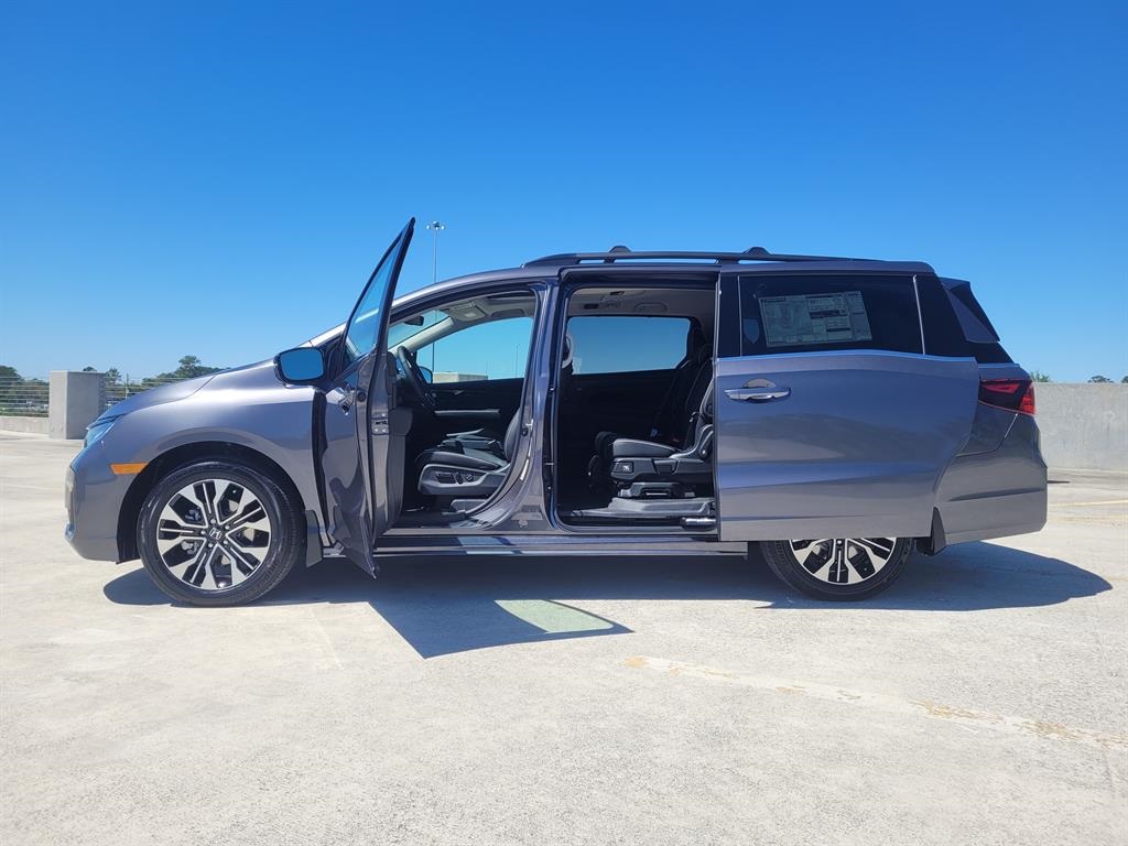 2026 Honda Odyssey Elite photo 4
