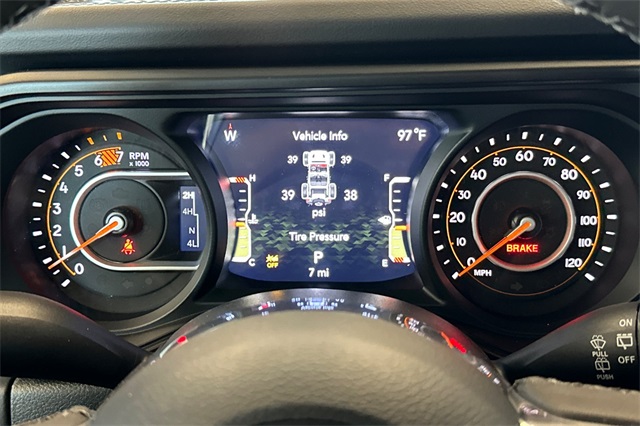 2025 Jeep Wrangler Sahara photo 23