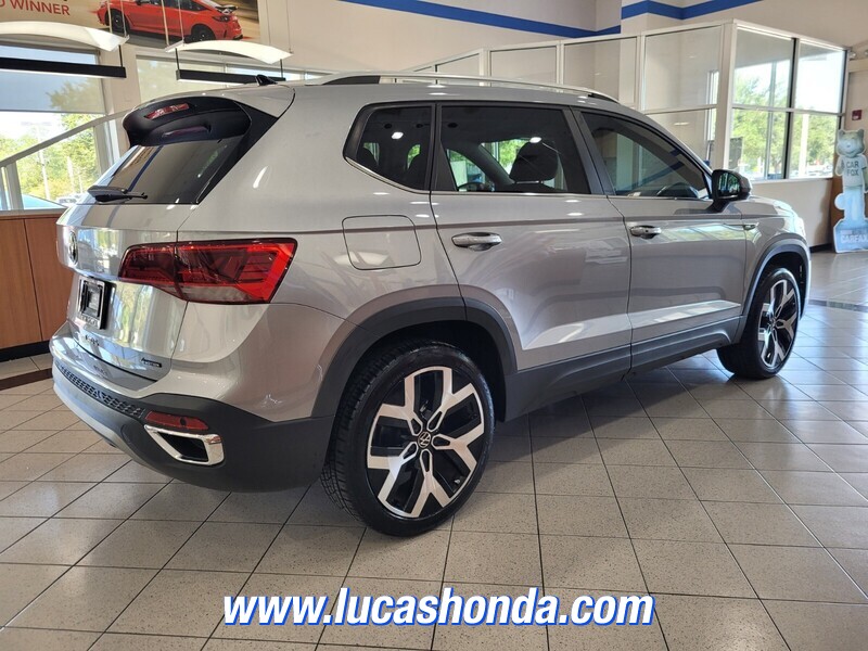 2022 Volkswagen Taos SEL photo 4