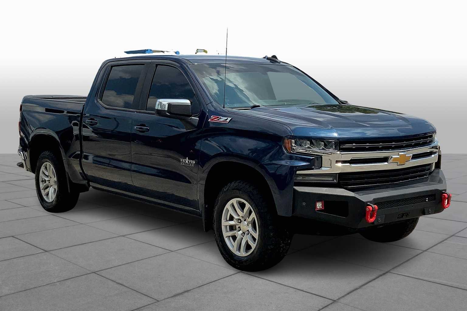 2020 Chevrolet Silverado 1500 LT photo 2