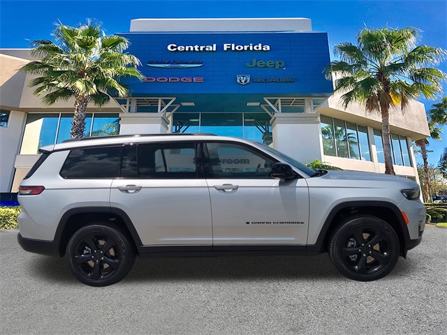2025 Jeep Cherokee Limited photo 3