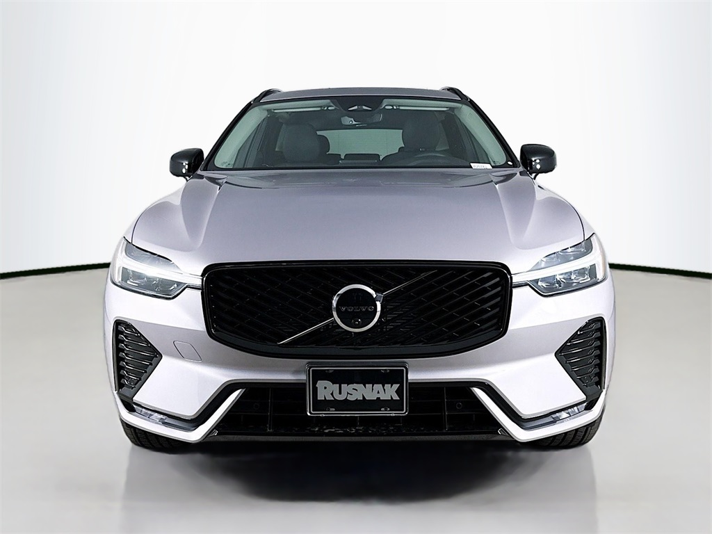 2026 Volvo XC60 B5 Plus photo 2
