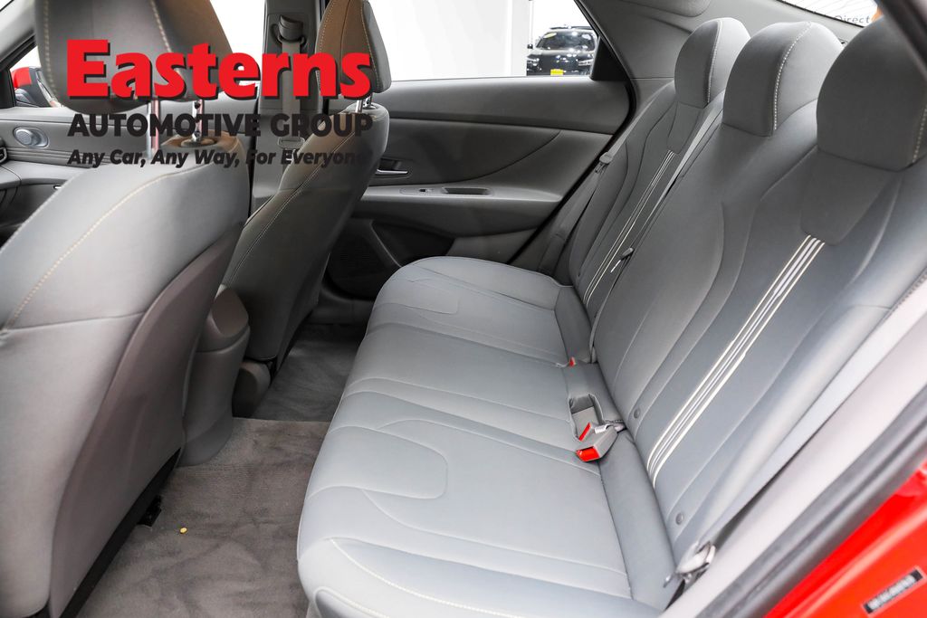 2022 Hyundai Elantra SEL Convenience photo 19