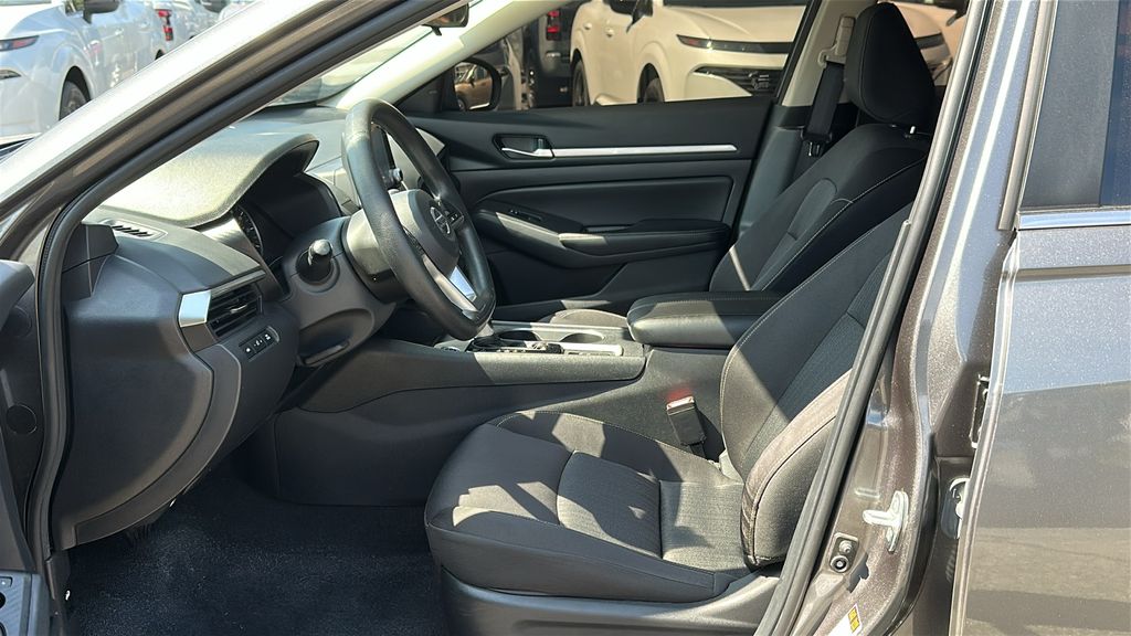 2022 Nissan Altima 2.5 SV photo 10