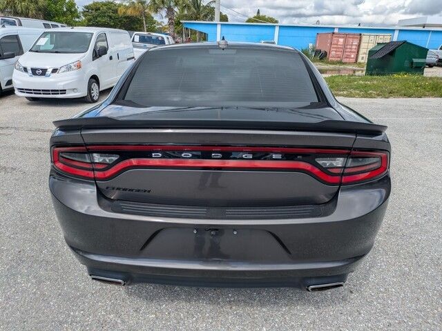 2016 Dodge Charger R/T photo 5