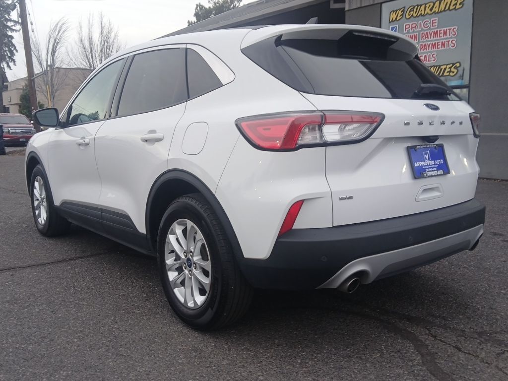 2022 Ford Escape SE photo 3