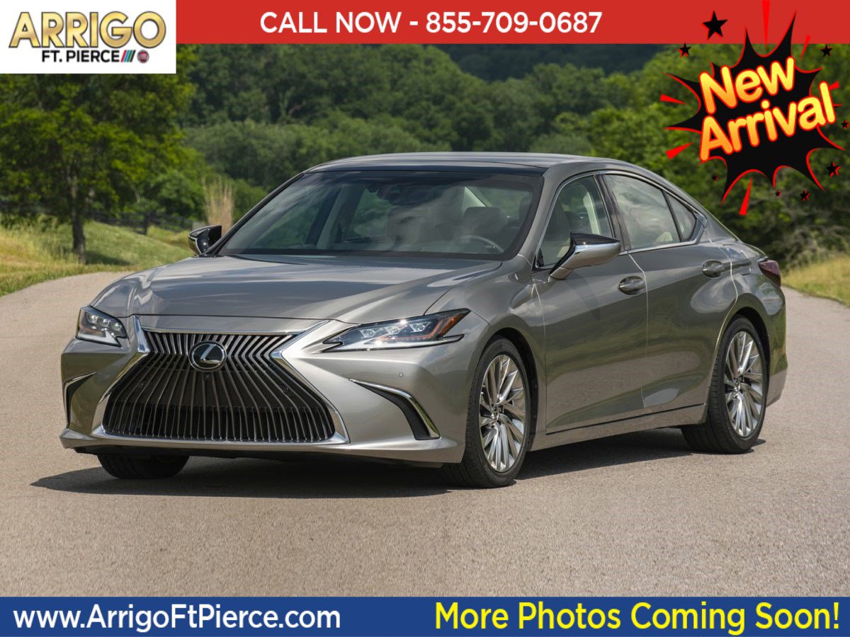 2021 Lexus ES Hybrid 300h's photo