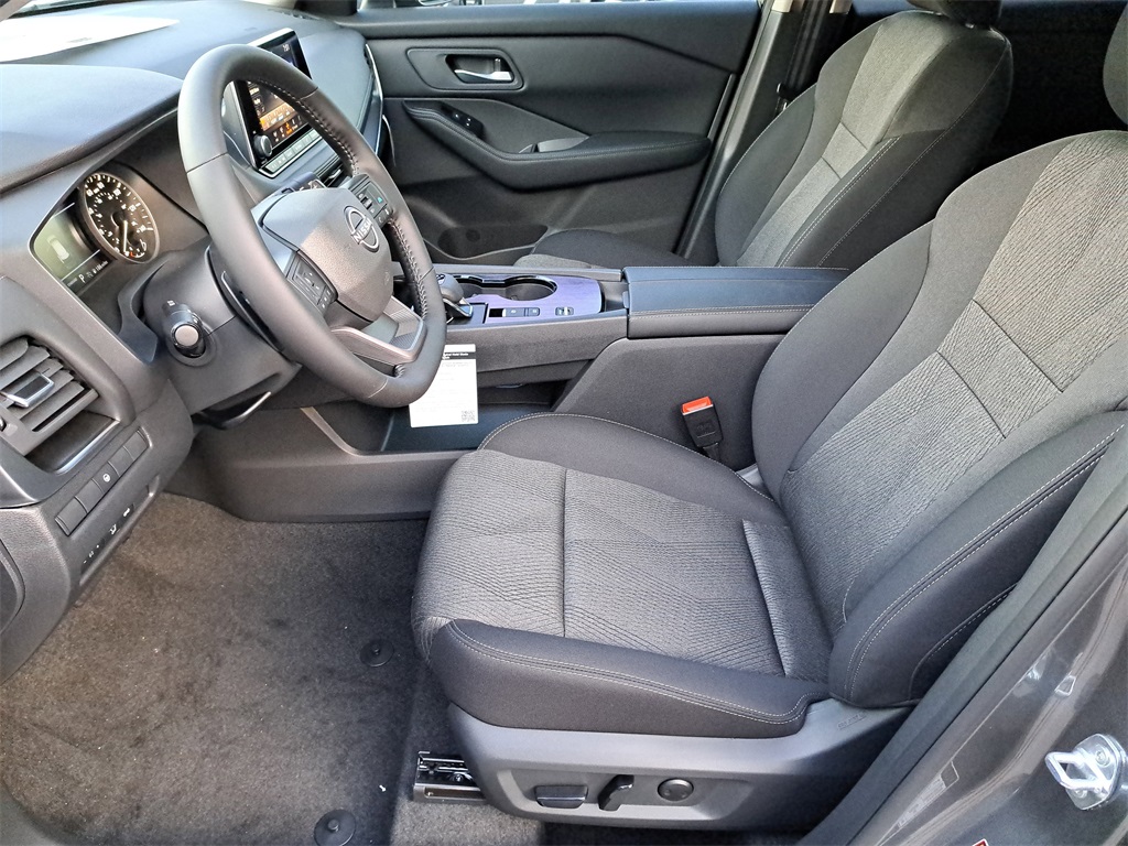 2026 Nissan Rogue SV photo 18