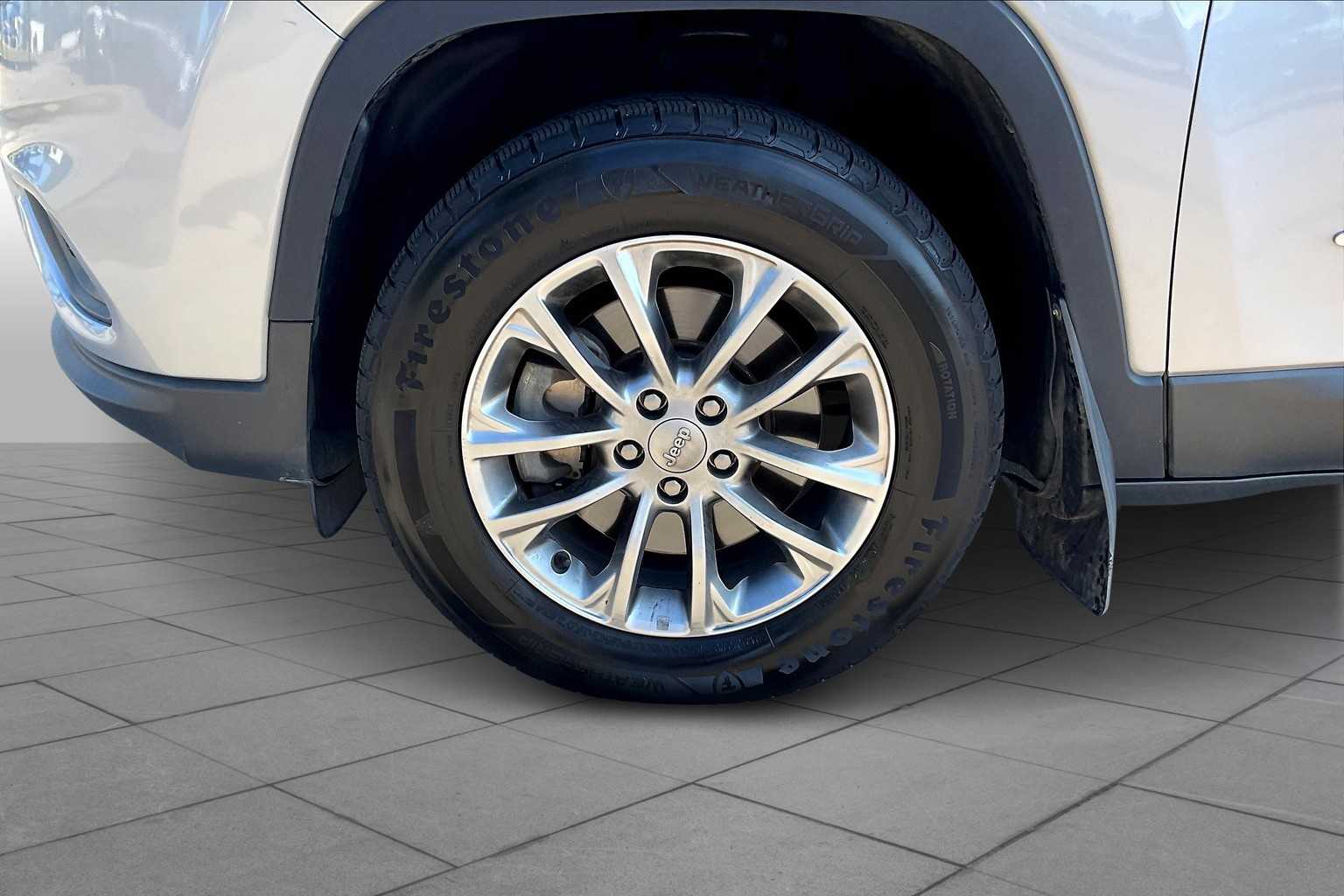 2019 Jeep Cherokee Latitude photo 9