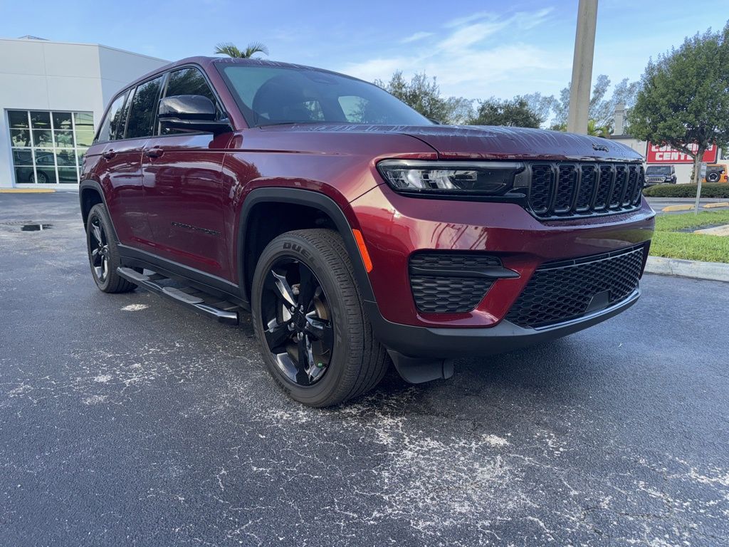 2023 Jeep Grand Cherokee Altitude photo 3