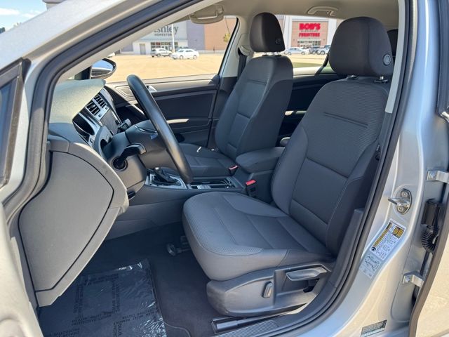 2019 Volkswagen e-Golf SE photo 4