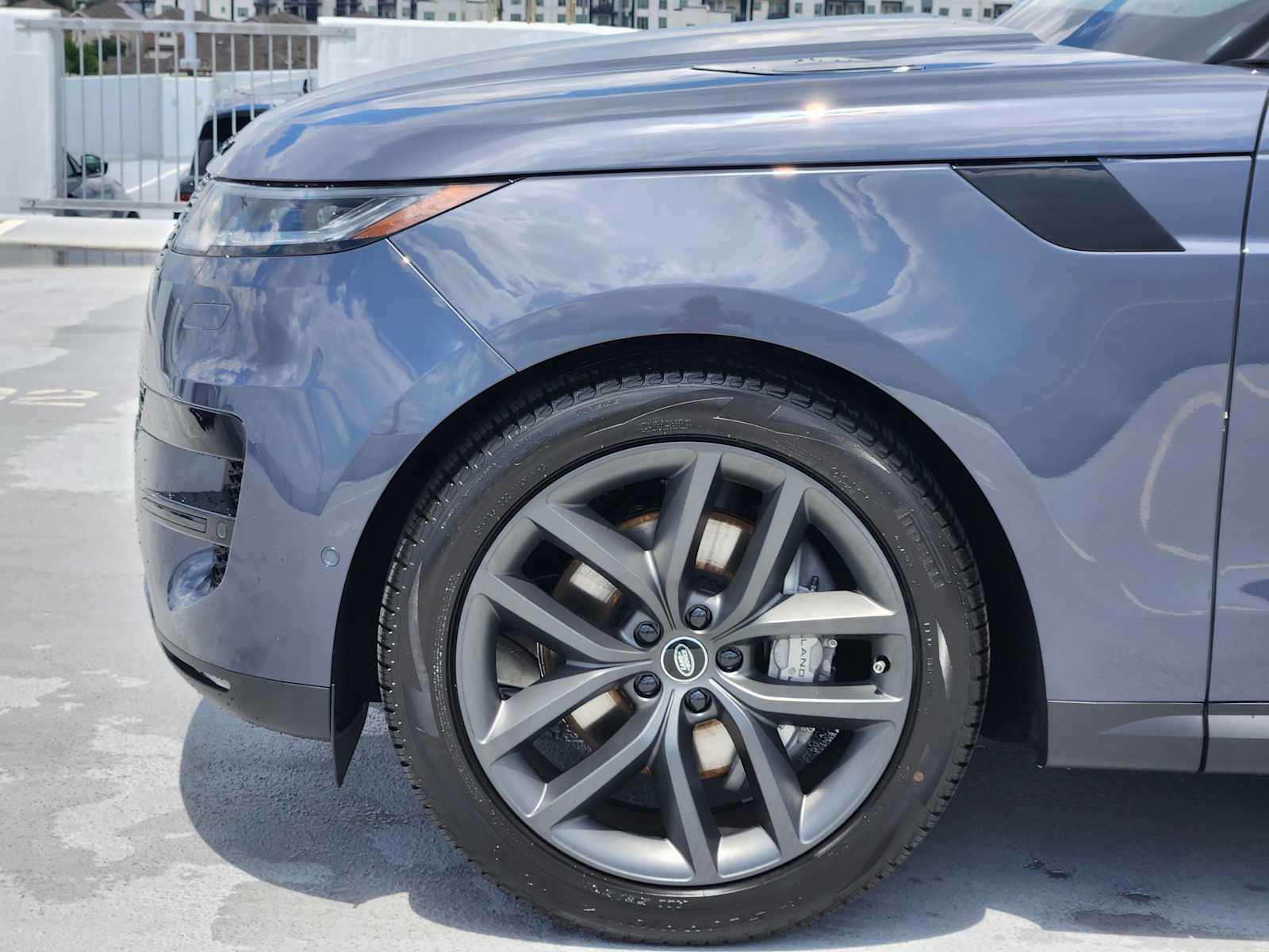 2025 Land Rover Range Rover Sport SE photo 8