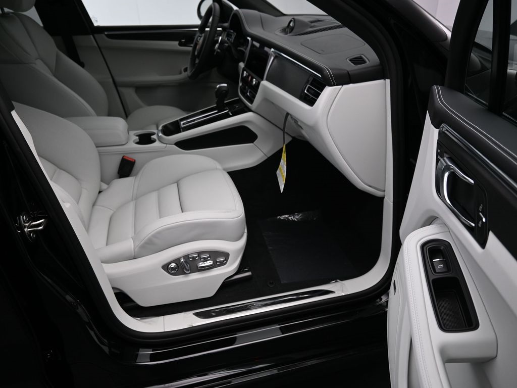2026 Porsche Macan GTS photo 22