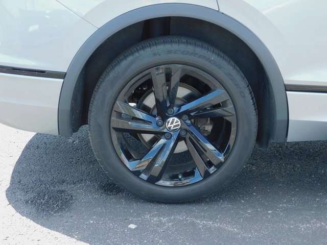 2023 Volkswagen Tiguan SE R-Line Black photo 8