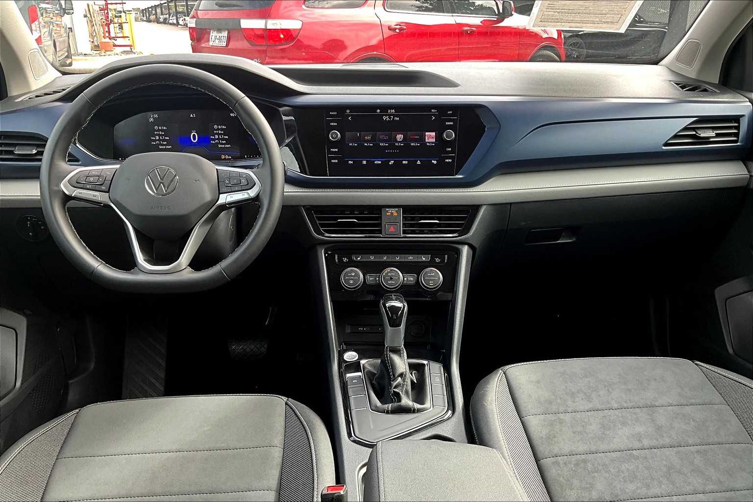 2024 Volkswagen Taos SE photo 13