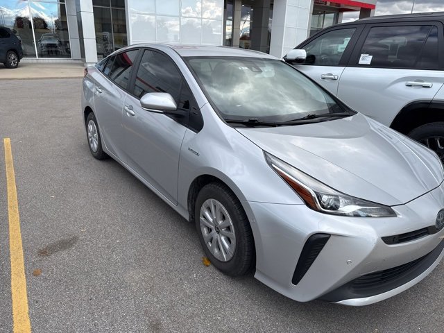 2021 Toyota Prius L photo 2